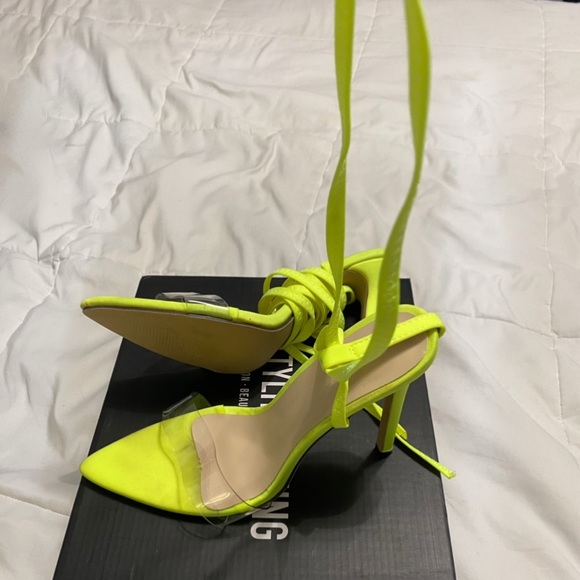 Lime green lace up heels size 8 - Picture 2 of 2